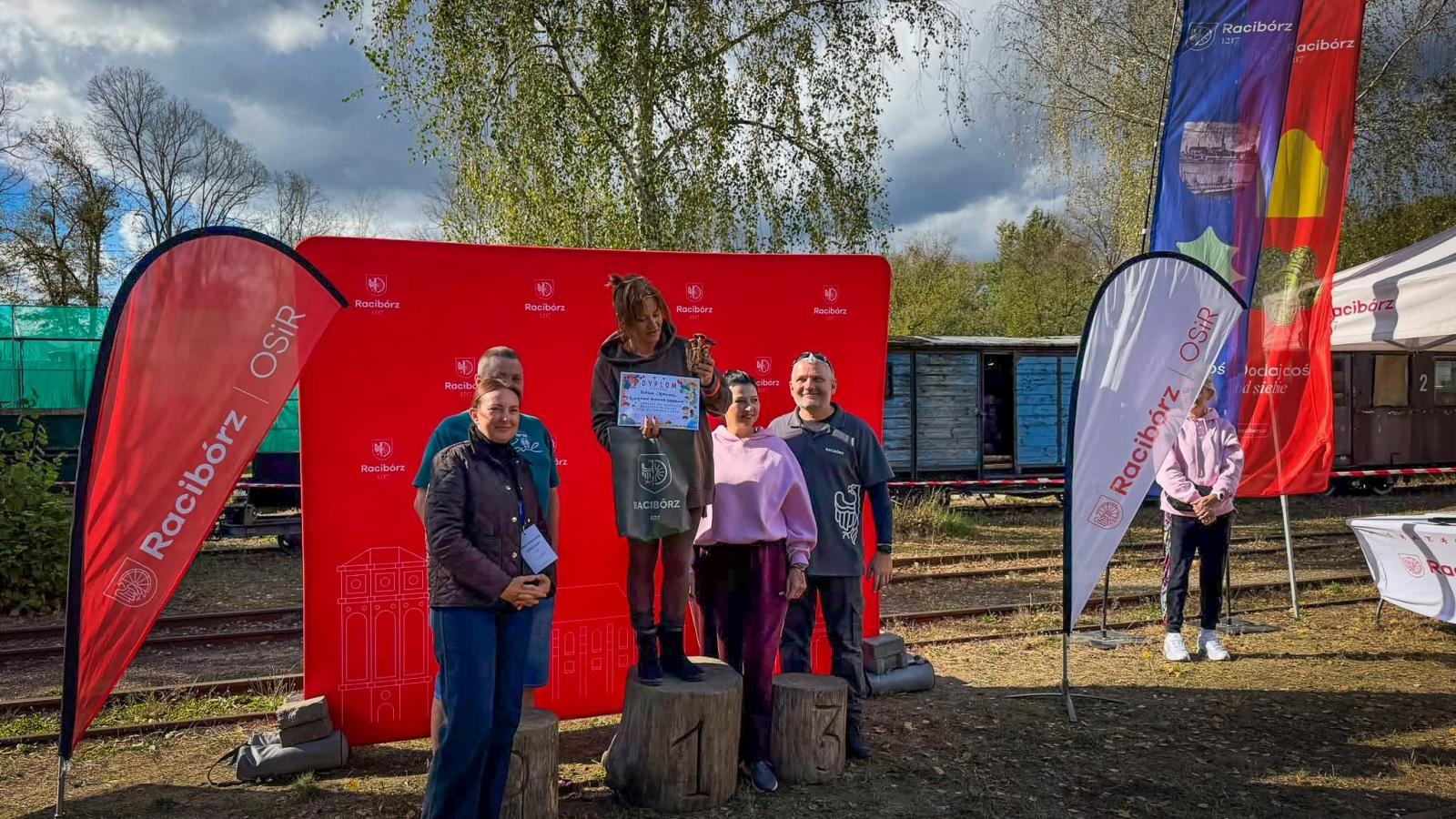 Zdjęcie w galerii na portalu naszraciborz.pl: Wyłoniono najlepszego grzybiarza Ziemi Raciborskiej 2026. Zawodnicy ruszyli do lasu wąskotorówką wiadomości z regionu