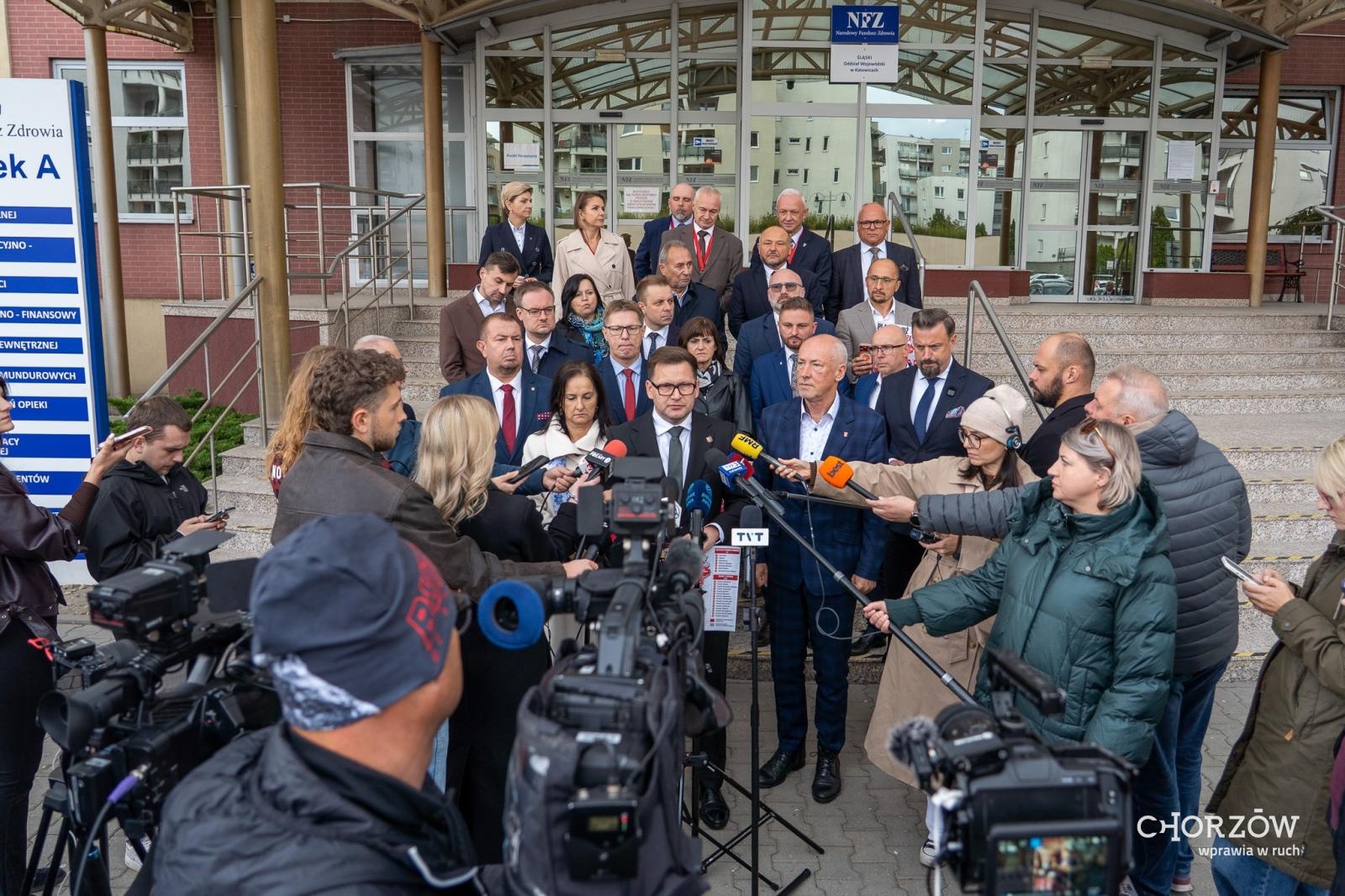 Zdjęcie w galerii na portalu naszraciborz.pl: Protest śląskich samorządowców. W tle pogarszająca się kondycja szpitali wiadomości z regionu