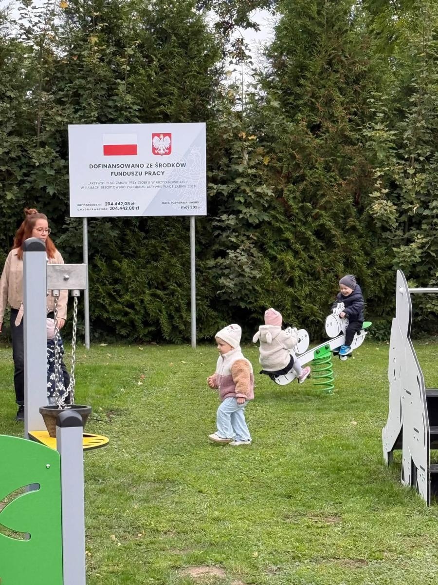 Zdjęcie w galerii na portalu naszraciborz.pl: Nowy plac zabaw przy żłobku i zmodernizowana sala gimnastyczna w Krzyżanowicach wiadomości z regionu
