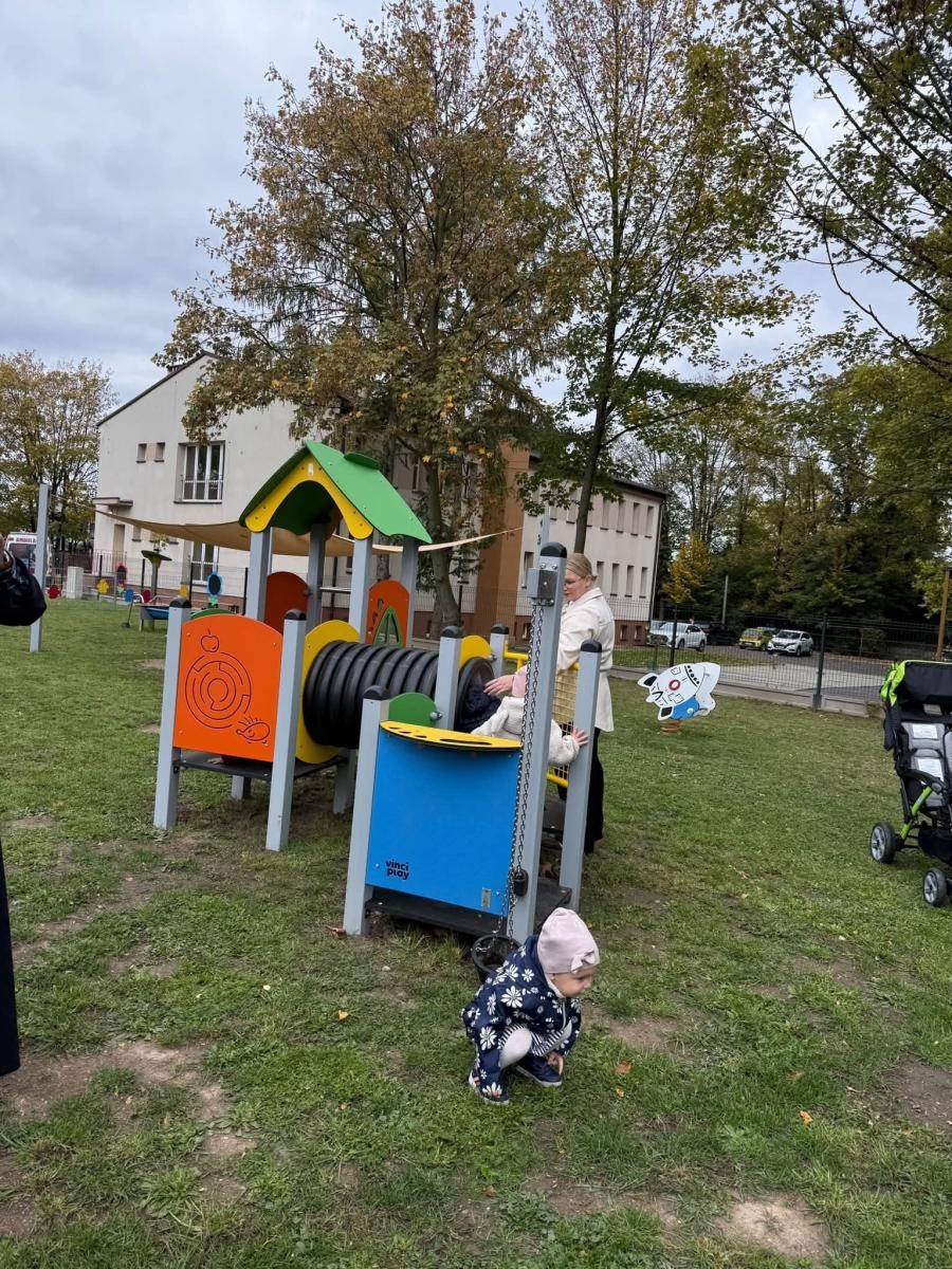 Zdjęcie w galerii na portalu naszraciborz.pl: Nowy plac zabaw przy żłobku i zmodernizowana sala gimnastyczna w Krzyżanowicach wiadomości z regionu