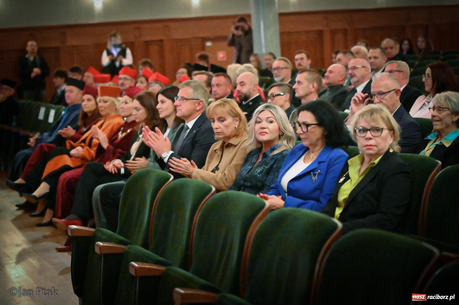 Zdjęcie w galerii na portalu naszraciborz.pl: Musi być inaczej, jeśli ma być lepiej. Raciborska uczelnia wkroczyła w nowy rok akademicki wiadomości z regionu