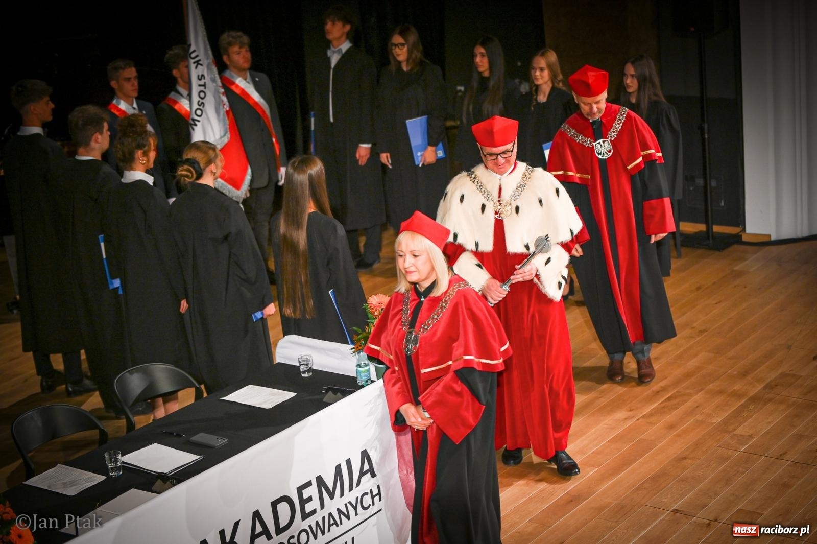 Zdjęcie w galerii na portalu naszraciborz.pl: Musi być inaczej, jeśli ma być lepiej. Raciborska uczelnia wkroczyła w nowy rok akademicki wiadomości z regionu