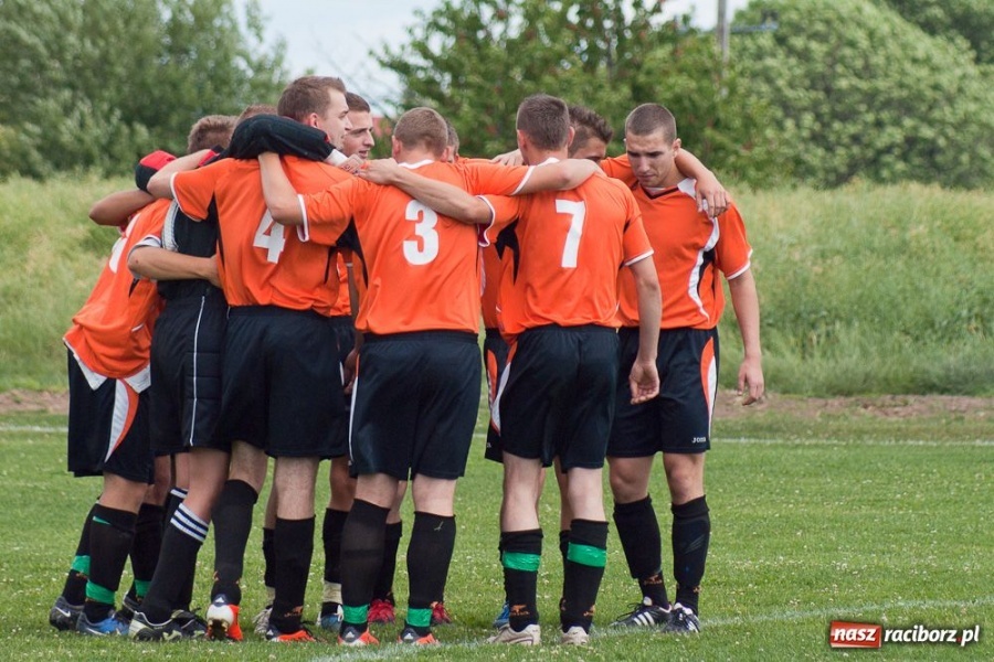 Zdjęcie w galerii na portalu naszraciborz.pl: Naprz&oacute;d Borucin na dziesiątkę wiadomości z regionu