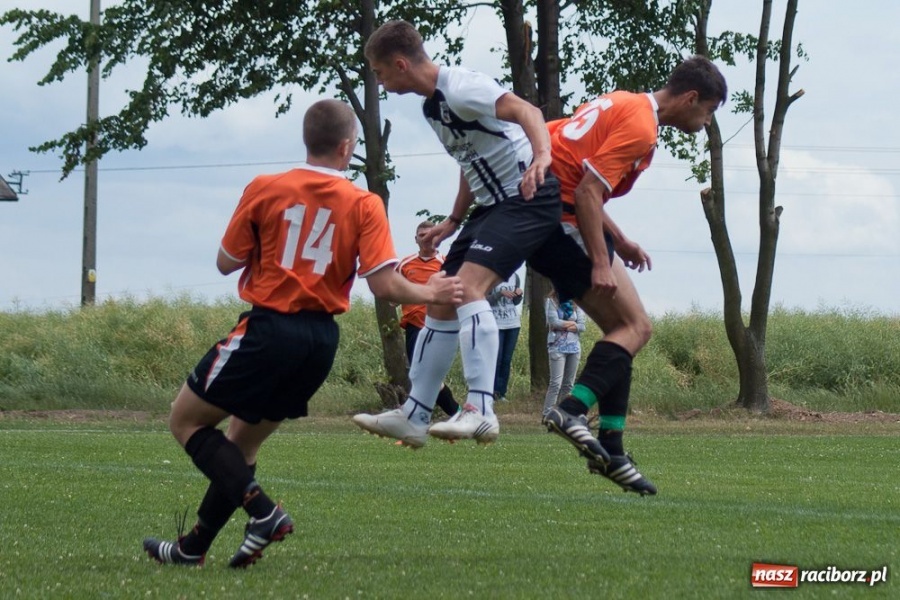 Zdjęcie w galerii na portalu naszraciborz.pl: Naprz&oacute;d Borucin na dziesiątkę wiadomości z regionu