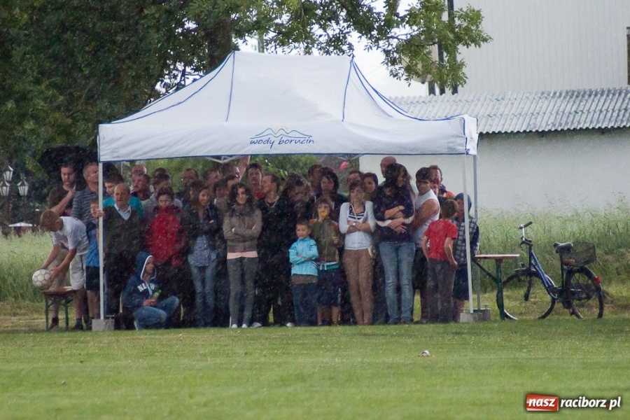 Zdjęcie w galerii na portalu naszraciborz.pl: Naprz&oacute;d Borucin na dziesiątkę wiadomości z regionu