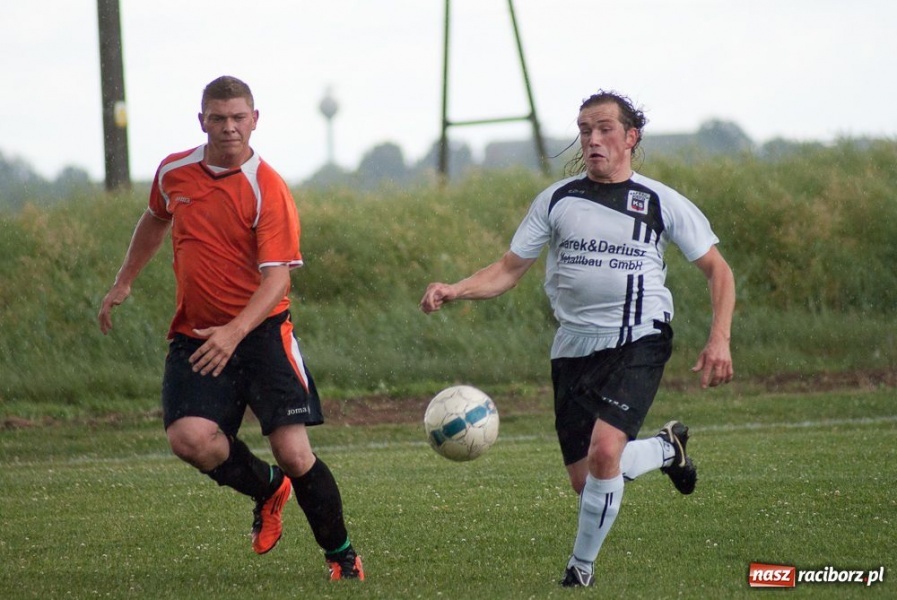 Zdjęcie w galerii na portalu naszraciborz.pl: Naprz&oacute;d Borucin na dziesiątkę wiadomości z regionu