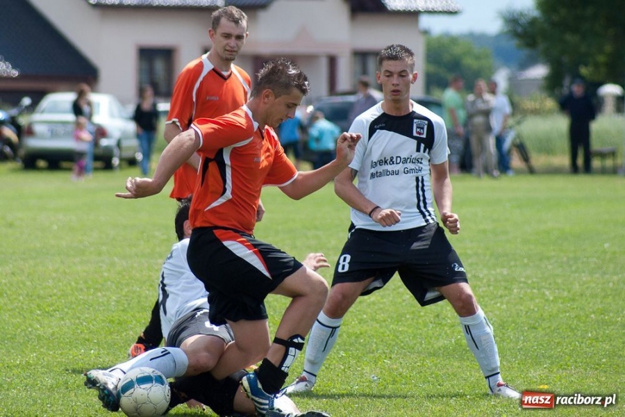 Zdjęcie w galerii na portalu naszraciborz.pl: Naprz&oacute;d Borucin na dziesiątkę wiadomości z regionu