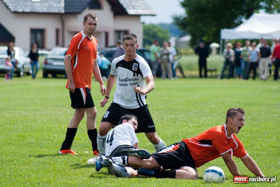 Zdjęcie w galerii na portalu naszraciborz.pl: Naprz&oacute;d Borucin na dziesiątkę wiadomości z regionu