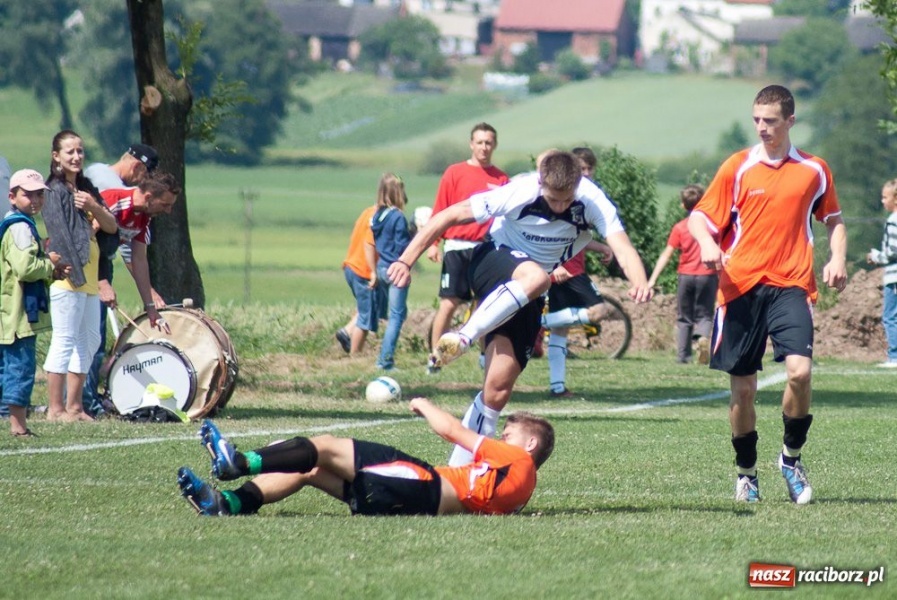 Zdjęcie w galerii na portalu naszraciborz.pl: Naprz&oacute;d Borucin na dziesiątkę wiadomości z regionu