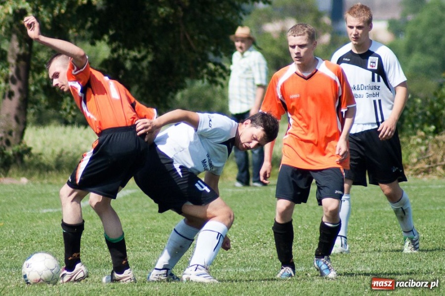 Zdjęcie w galerii na portalu naszraciborz.pl: Naprz&oacute;d Borucin na dziesiątkę wiadomości z regionu