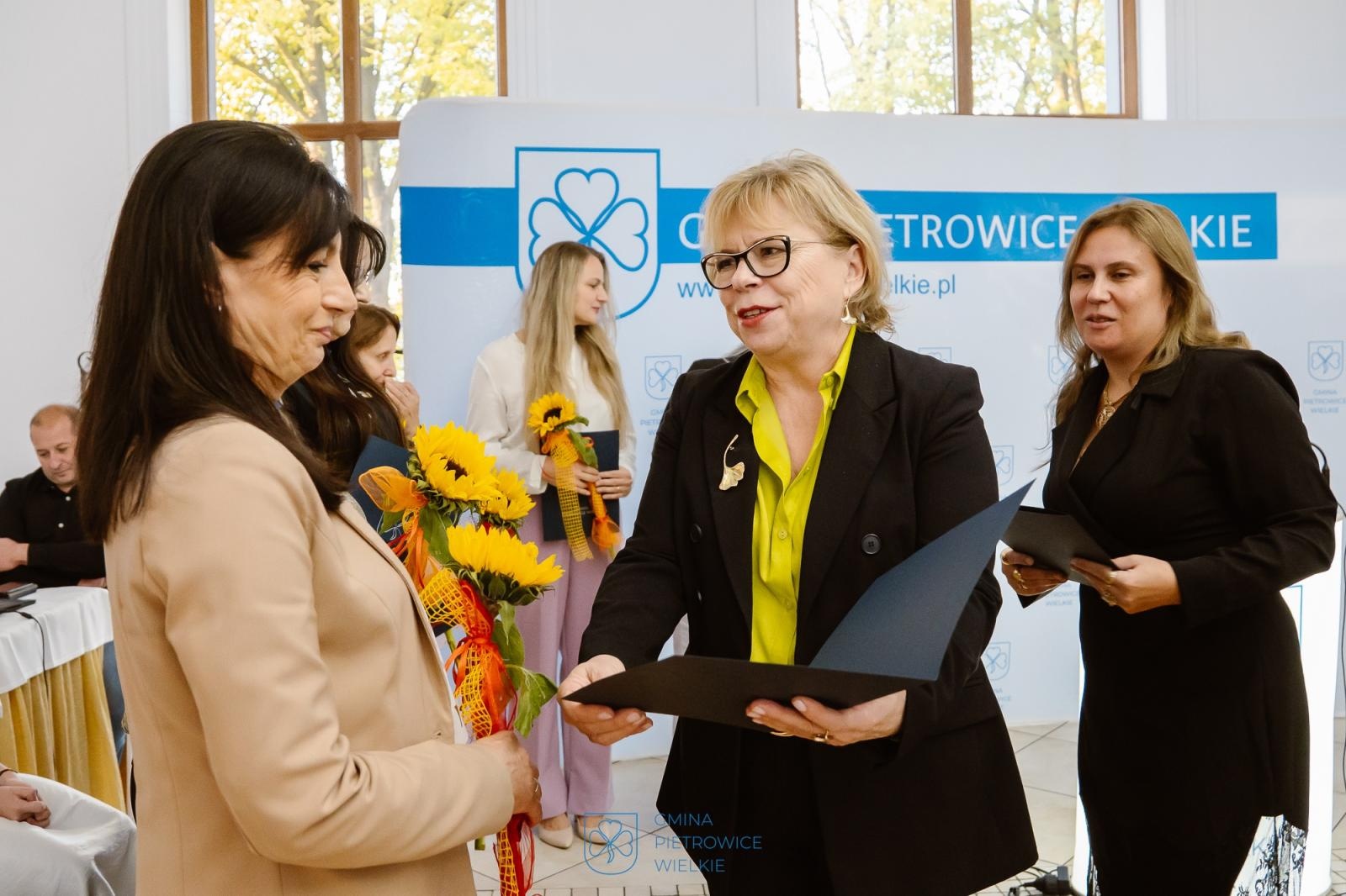 Zdjęcie w galerii na portalu naszraciborz.pl: Nagrody Wójta Gminy Pietrowice Wielkie dla nauczycieli i dyrektorów. Kto został wyróżniony? wiadomości z regionu