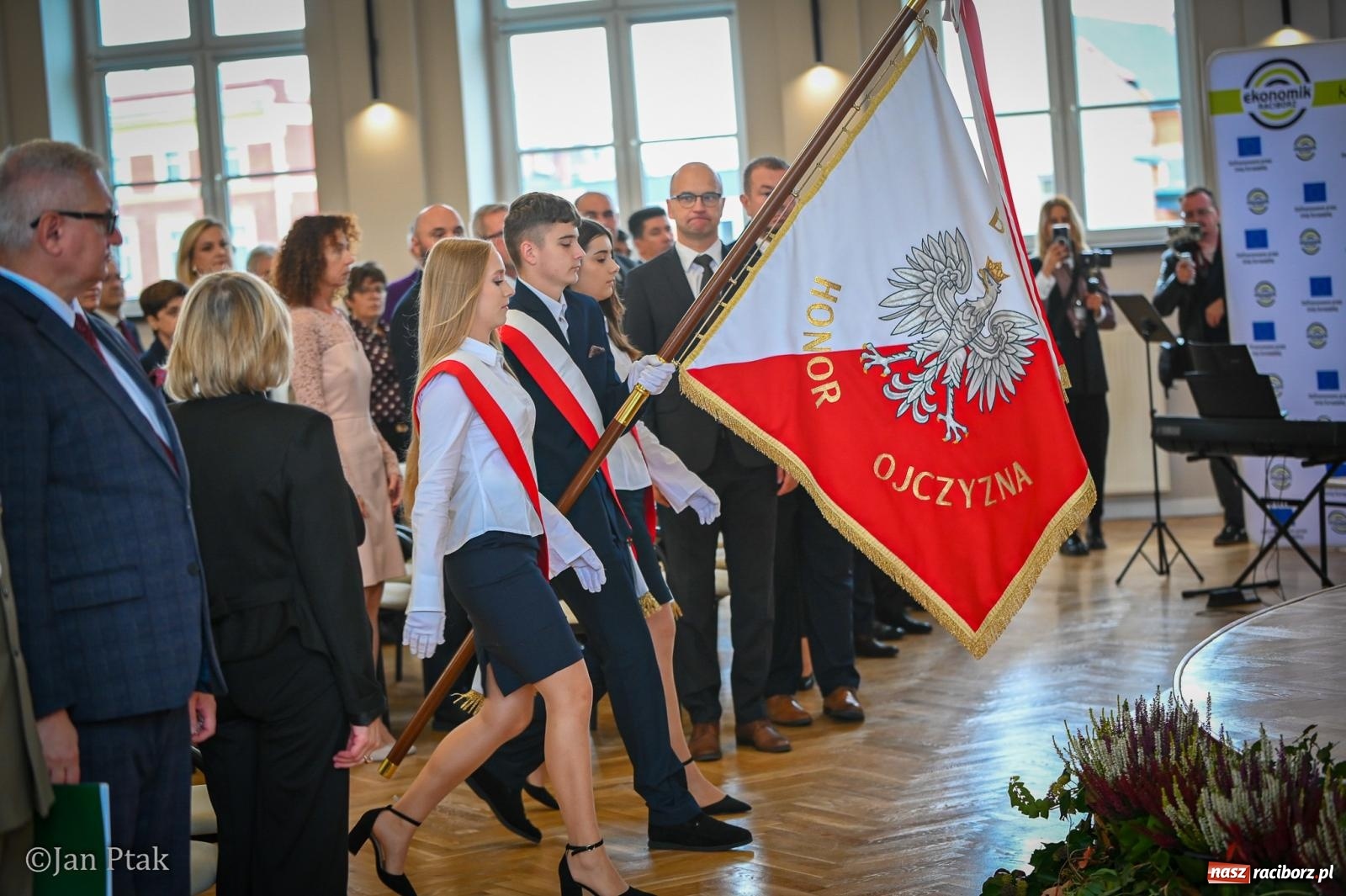 Zdjęcie w galerii na portalu naszraciborz.pl: Powiatowy Dzień Edukacji Narodowej w Raciborzu. Dwudziestu wyróżnionych pedagogów wiadomości z regionu