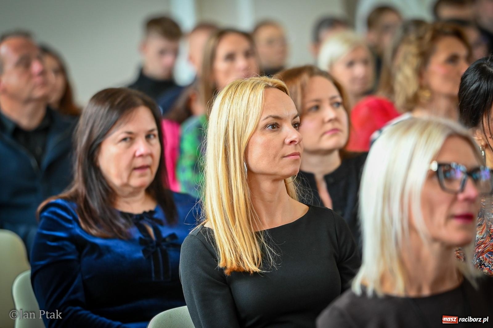 Zdjęcie w galerii na portalu naszraciborz.pl: Powiatowy Dzień Edukacji Narodowej w Raciborzu. Dwudziestu wyróżnionych pedagogów wiadomości z regionu