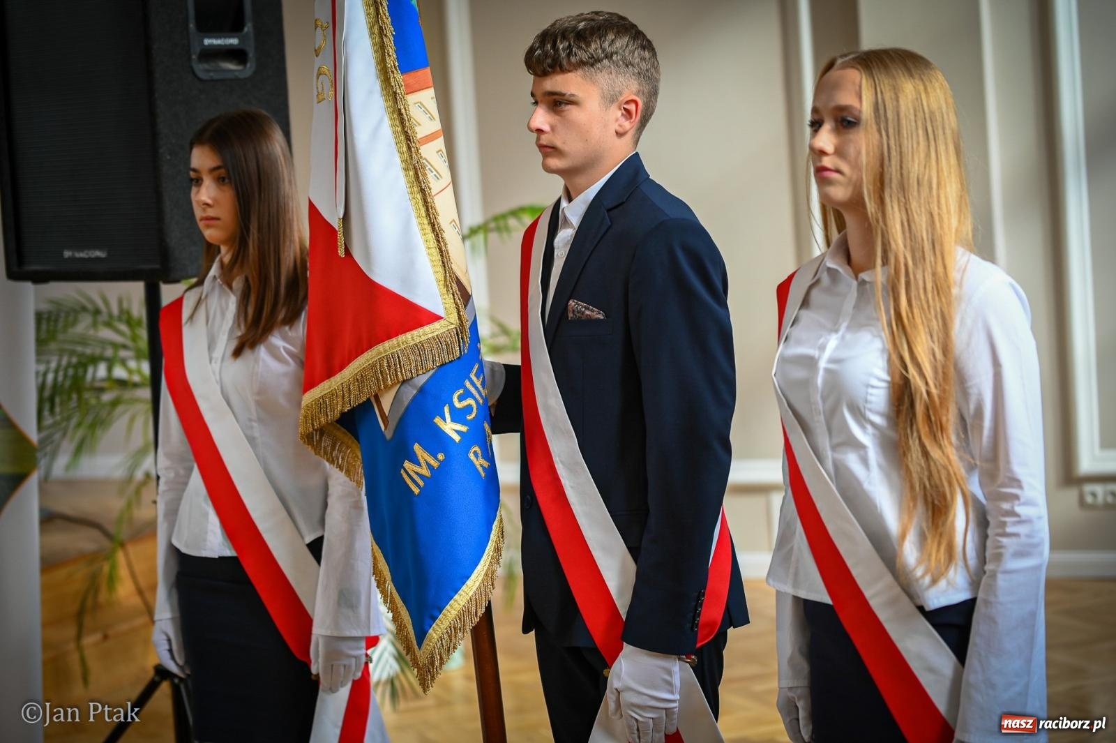 Zdjęcie w galerii na portalu naszraciborz.pl: Powiatowy Dzień Edukacji Narodowej w Raciborzu. Dwudziestu wyróżnionych pedagogów wiadomości z regionu