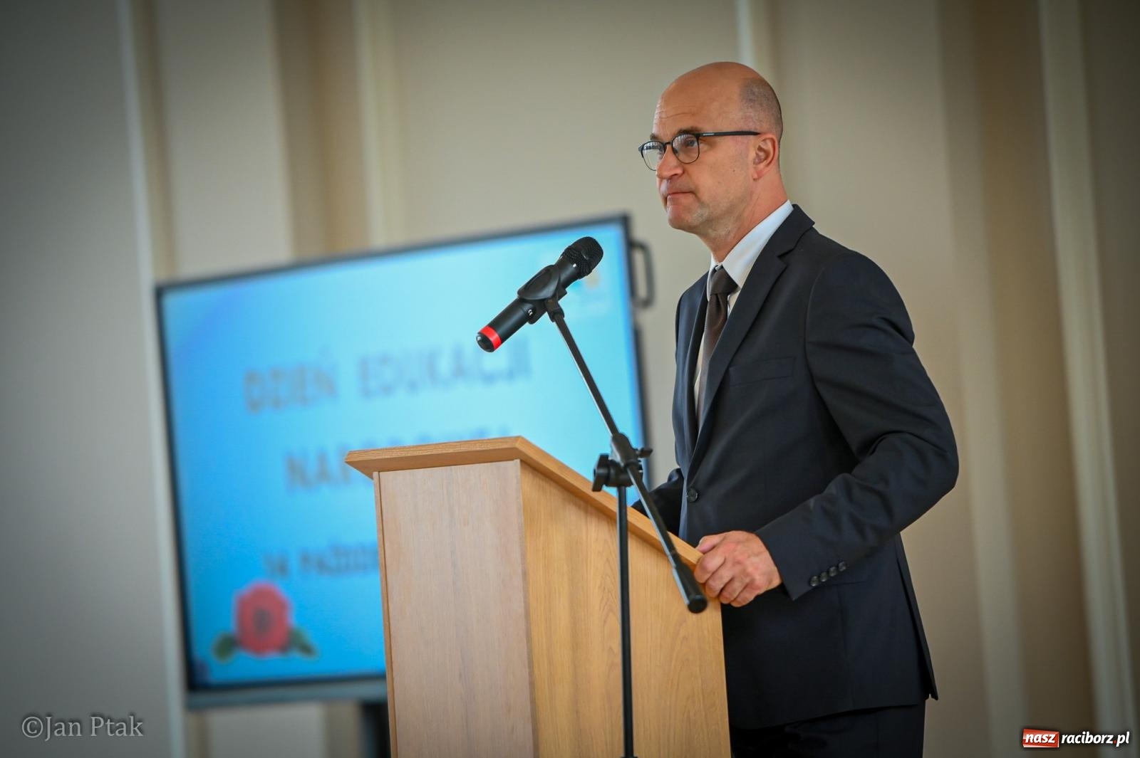 Zdjęcie w galerii na portalu naszraciborz.pl: Powiatowy Dzień Edukacji Narodowej w Raciborzu. Dwudziestu wyróżnionych pedagogów wiadomości z regionu