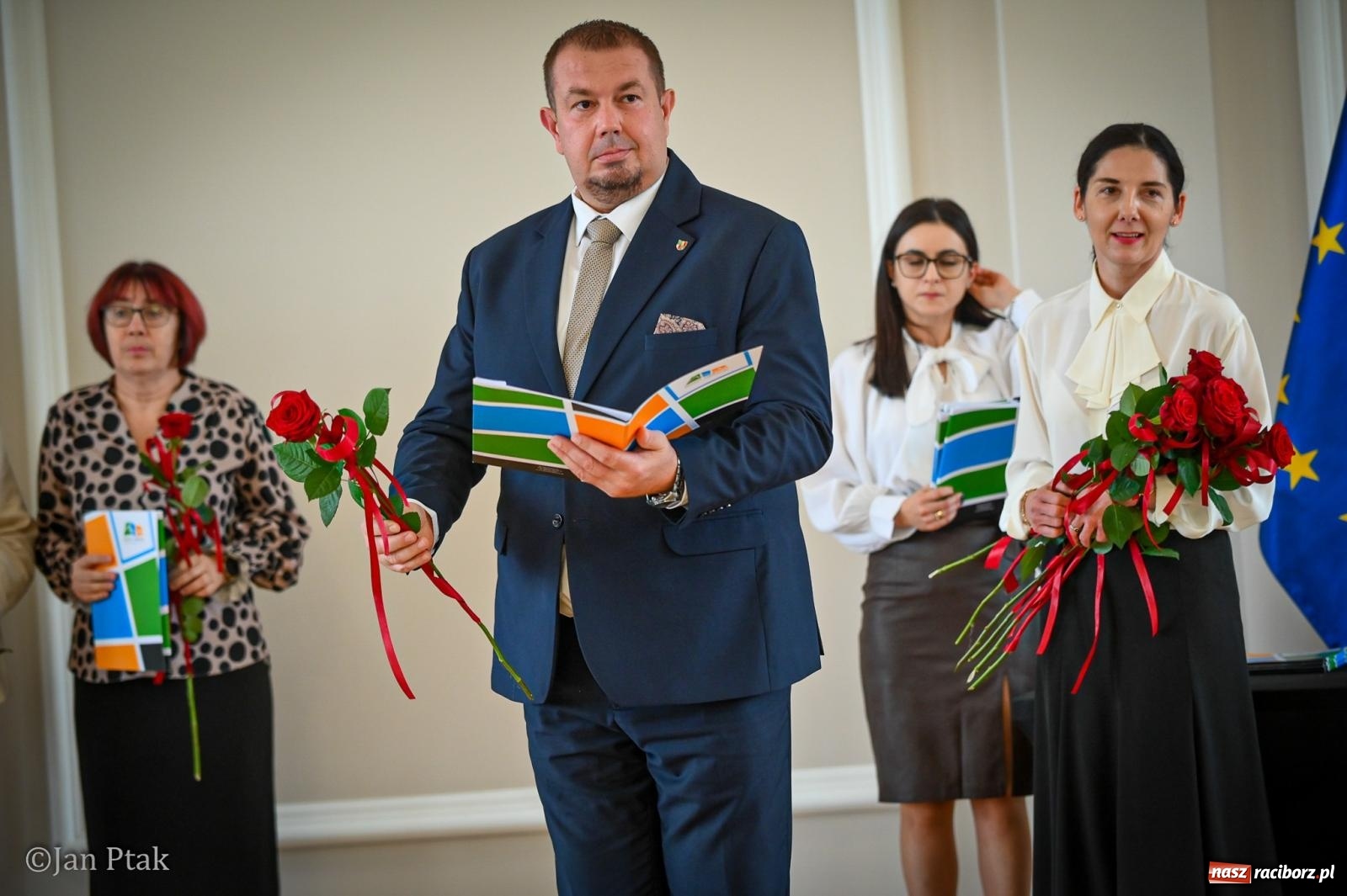 Zdjęcie w galerii na portalu naszraciborz.pl: Powiatowy Dzień Edukacji Narodowej w Raciborzu. Dwudziestu wyróżnionych pedagogów wiadomości z regionu