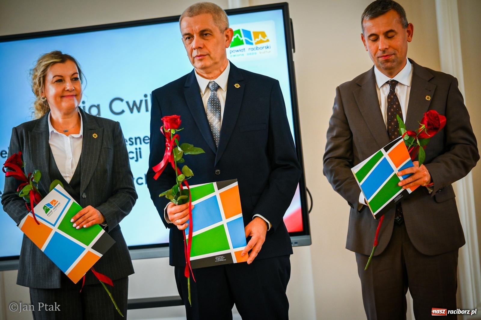 Zdjęcie w galerii na portalu naszraciborz.pl: Powiatowy Dzień Edukacji Narodowej w Raciborzu. Dwudziestu wyróżnionych pedagogów wiadomości z regionu