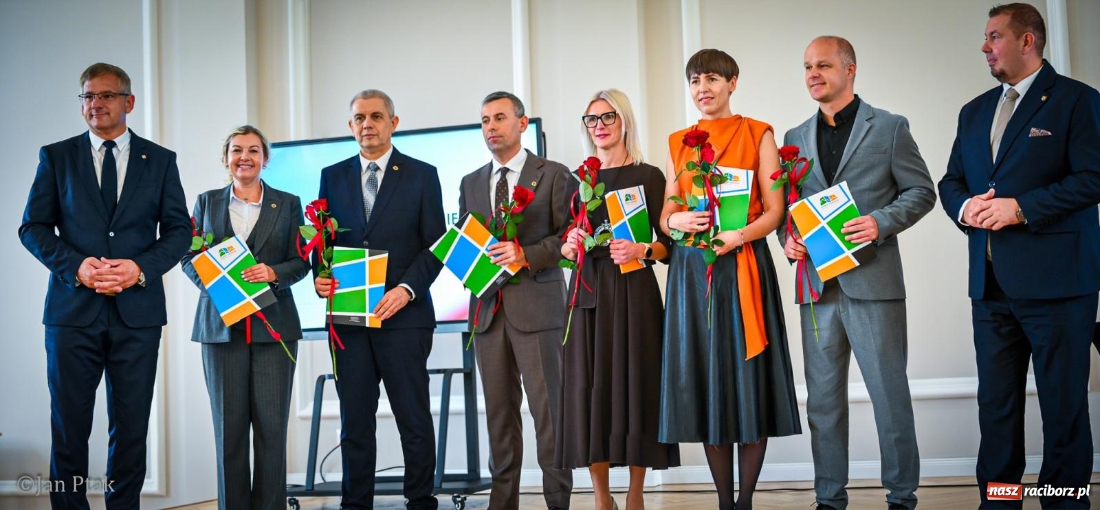 Zdjęcie w galerii na portalu naszraciborz.pl: Powiatowy Dzień Edukacji Narodowej w Raciborzu. Dwudziestu wyróżnionych pedagogów wiadomości z regionu