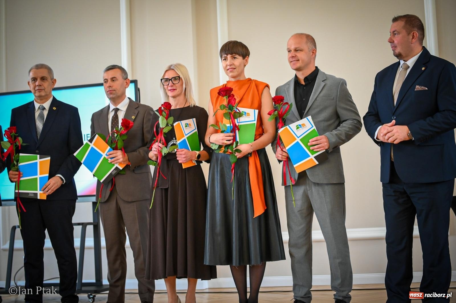 Zdjęcie w galerii na portalu naszraciborz.pl: Powiatowy Dzień Edukacji Narodowej w Raciborzu. Dwudziestu wyróżnionych pedagogów wiadomości z regionu