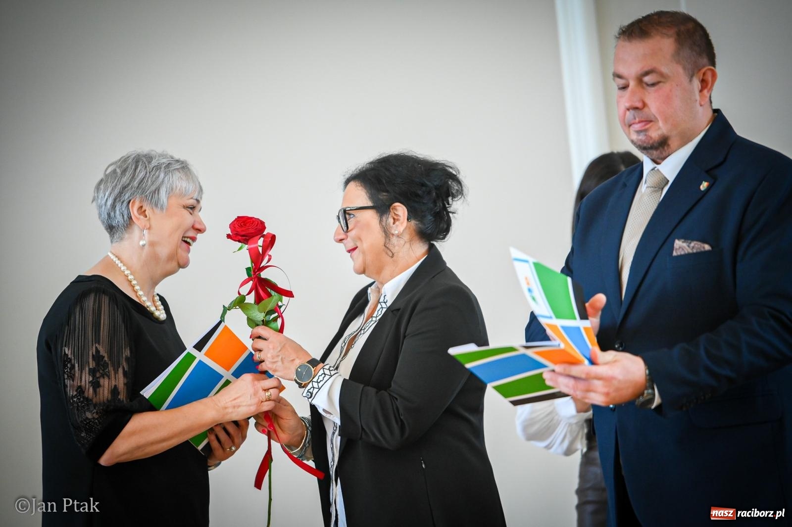 Zdjęcie w galerii na portalu naszraciborz.pl: Powiatowy Dzień Edukacji Narodowej w Raciborzu. Dwudziestu wyróżnionych pedagogów wiadomości z regionu