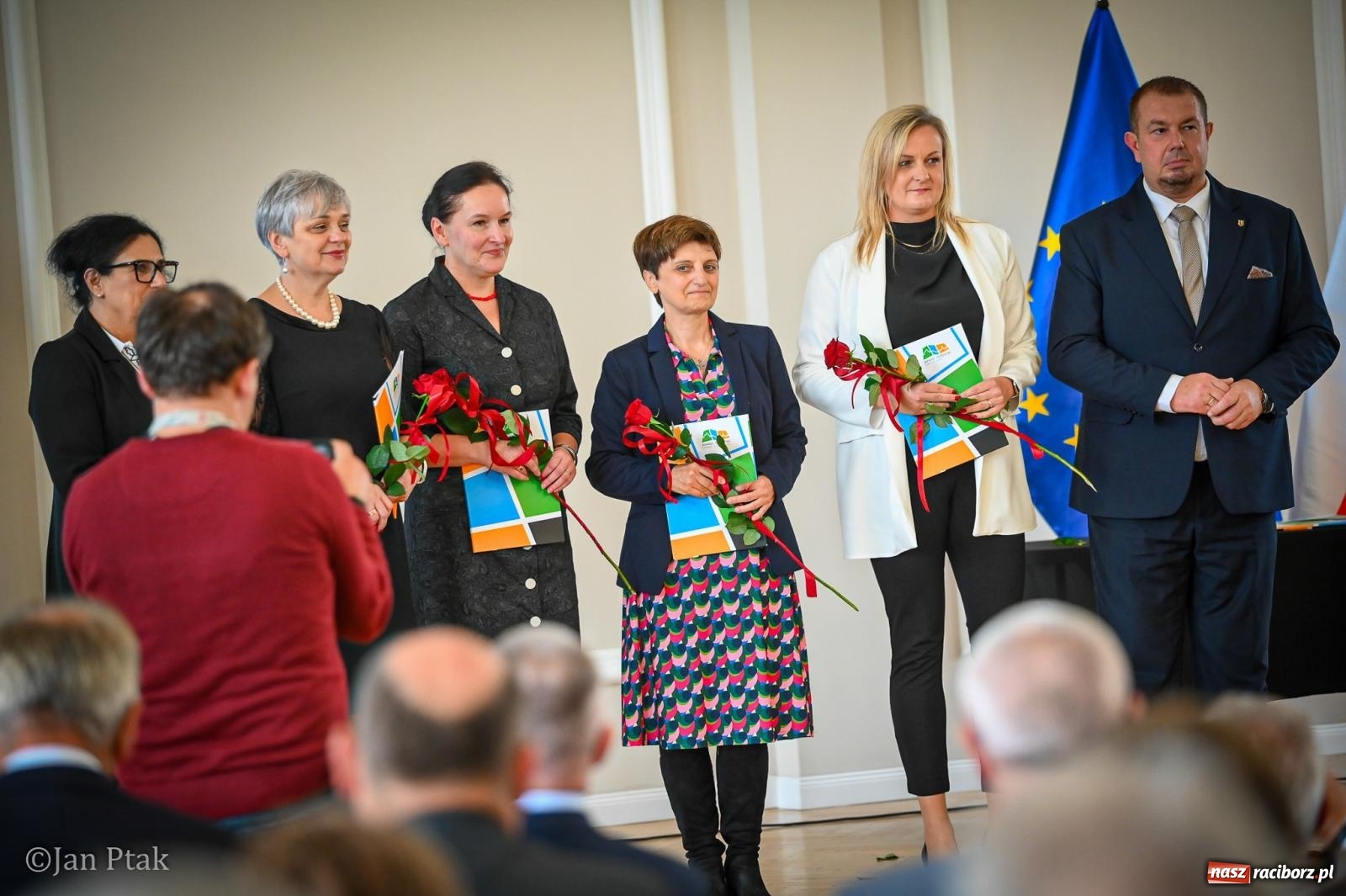 Zdjęcie w galerii na portalu naszraciborz.pl: Powiatowy Dzień Edukacji Narodowej w Raciborzu. Dwudziestu wyróżnionych pedagogów wiadomości z regionu