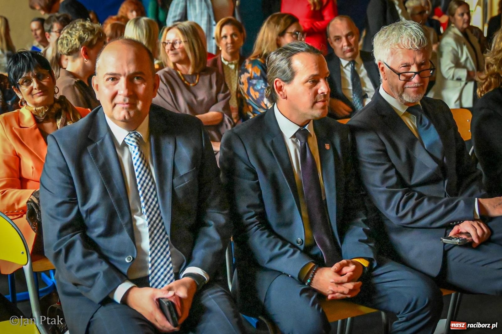 Zdjęcie w galerii na portalu naszraciborz.pl: Miejskie obchody Dnia Edukacji Narodowej. Świętowano w SP 4 [FOTO] wiadomości z regionu