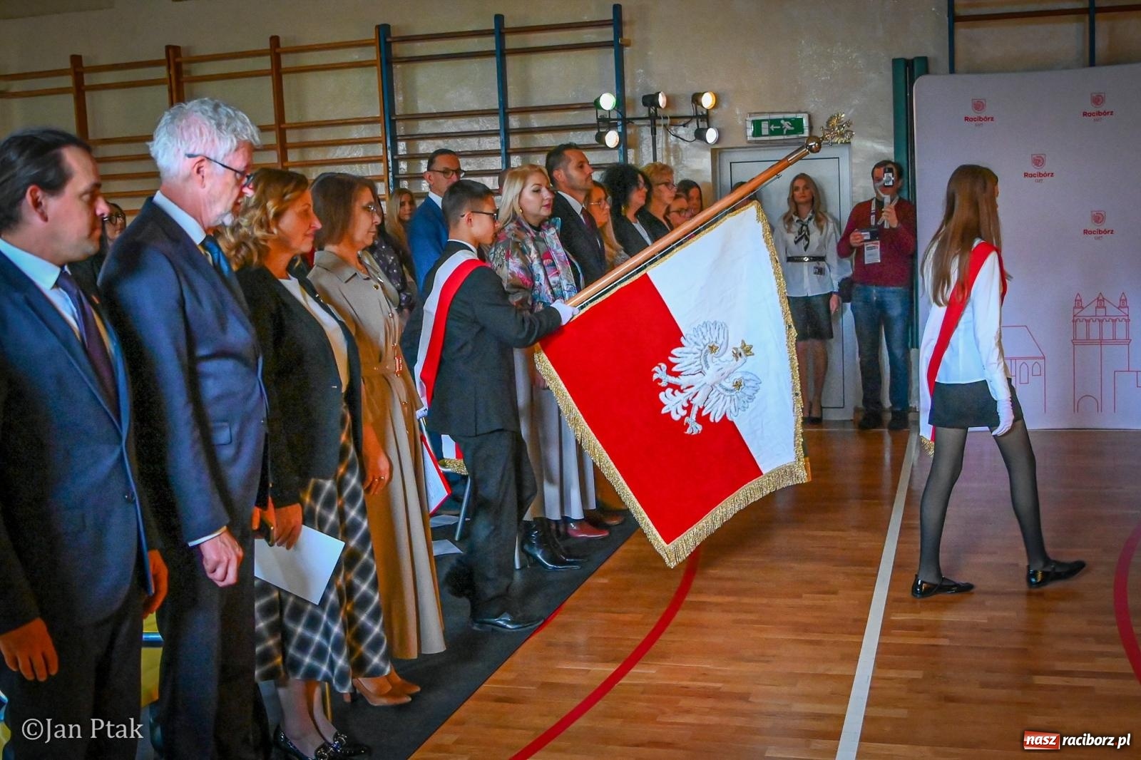 Zdjęcie w galerii na portalu naszraciborz.pl: Miejskie obchody Dnia Edukacji Narodowej. Świętowano w SP 4 [FOTO] wiadomości z regionu