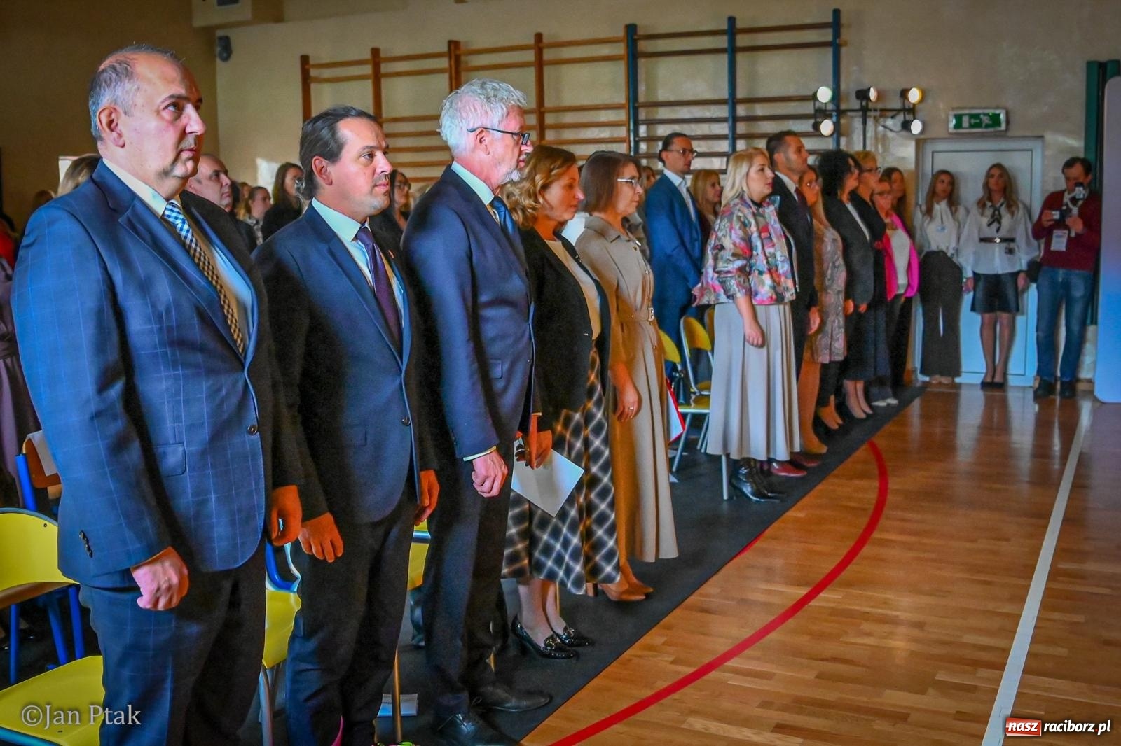 Zdjęcie w galerii na portalu naszraciborz.pl: Miejskie obchody Dnia Edukacji Narodowej. Świętowano w SP 4 [FOTO] wiadomości z regionu