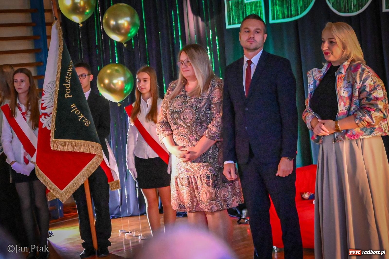 Zdjęcie w galerii na portalu naszraciborz.pl: Miejskie obchody Dnia Edukacji Narodowej. Świętowano w SP 4 [FOTO] wiadomości z regionu