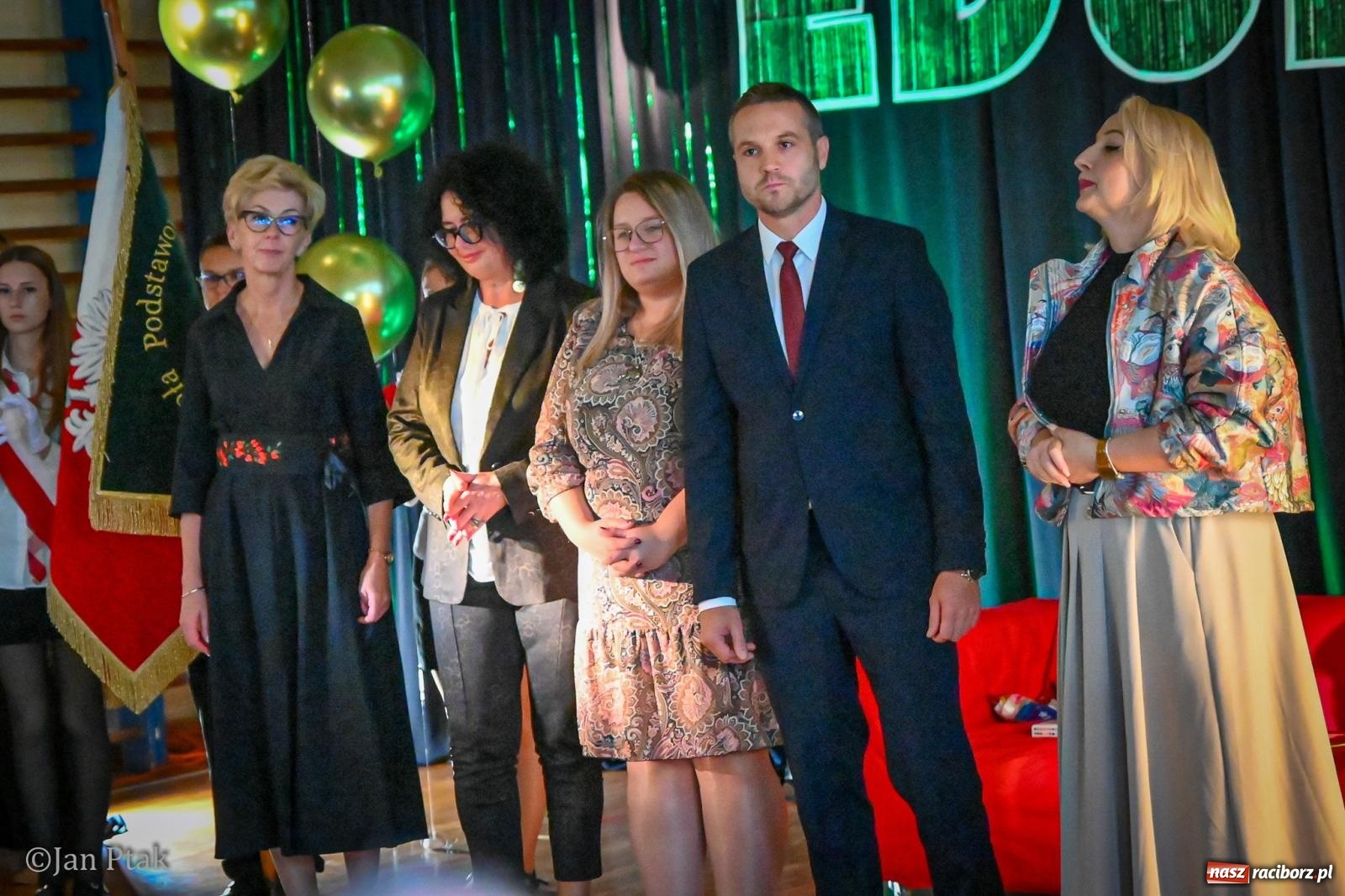 Zdjęcie w galerii na portalu naszraciborz.pl: Miejskie obchody Dnia Edukacji Narodowej. Świętowano w SP 4 [FOTO] wiadomości z regionu