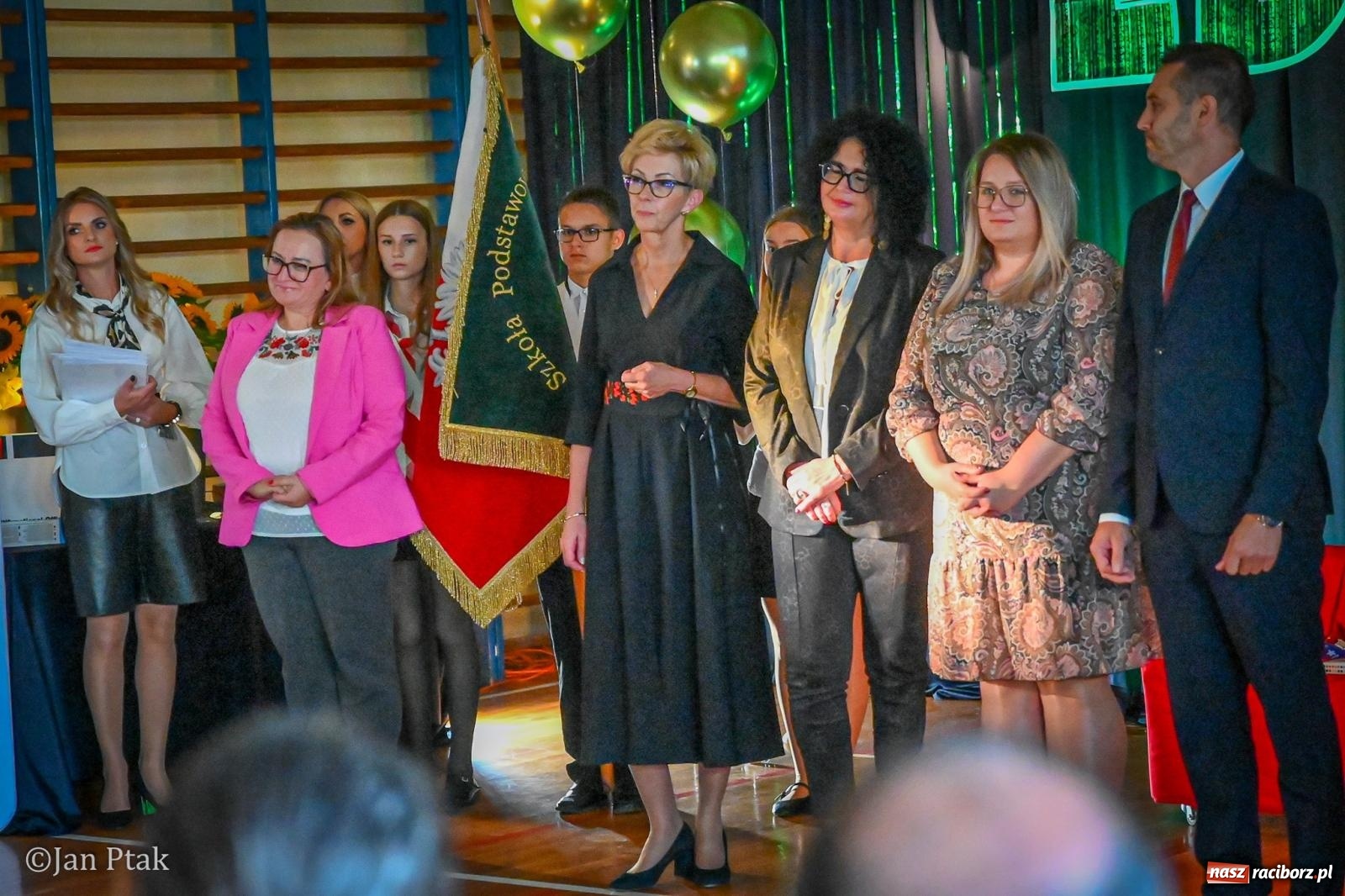 Zdjęcie w galerii na portalu naszraciborz.pl: Miejskie obchody Dnia Edukacji Narodowej. Świętowano w SP 4 [FOTO] wiadomości z regionu