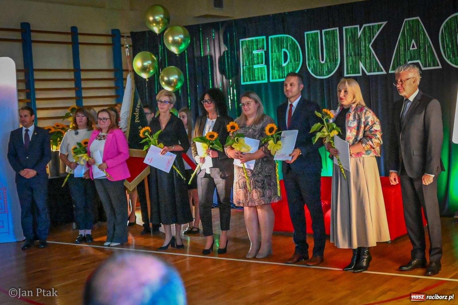 Zdjęcie w galerii na portalu naszraciborz.pl: Miejskie obchody Dnia Edukacji Narodowej. Świętowano w SP 4 [FOTO] wiadomości z regionu