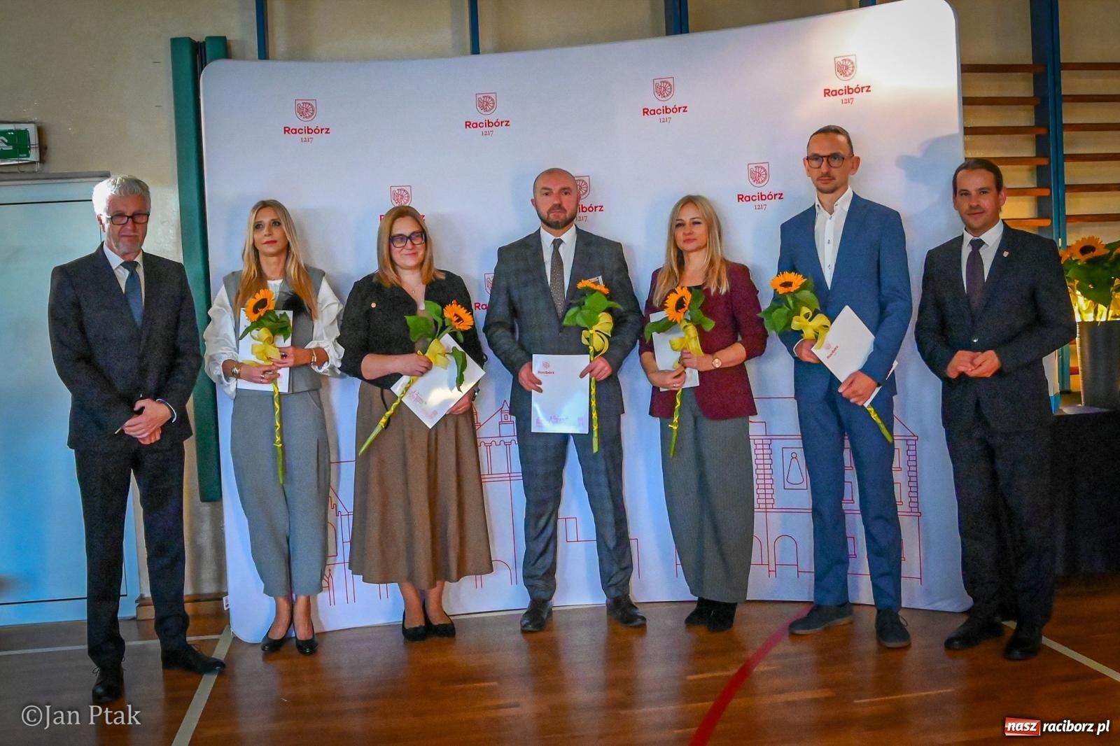 Zdjęcie w galerii na portalu naszraciborz.pl: Miejskie obchody Dnia Edukacji Narodowej. Świętowano w SP 4 [FOTO] wiadomości z regionu