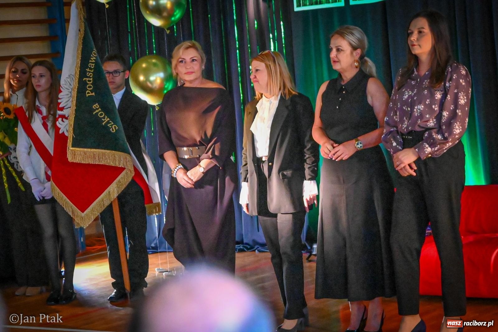Zdjęcie w galerii na portalu naszraciborz.pl: Miejskie obchody Dnia Edukacji Narodowej. Świętowano w SP 4 [FOTO] wiadomości z regionu