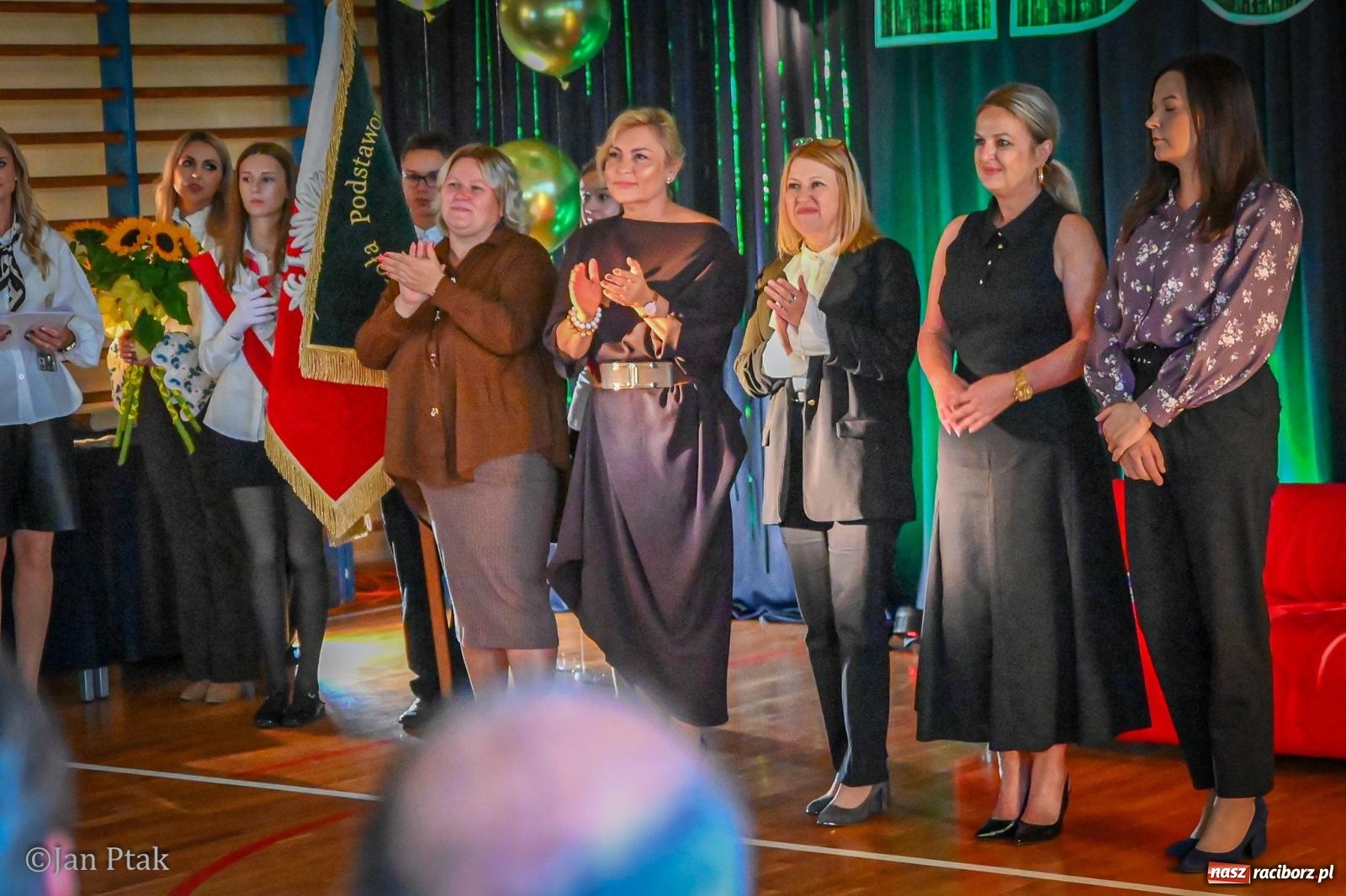 Zdjęcie w galerii na portalu naszraciborz.pl: Miejskie obchody Dnia Edukacji Narodowej. Świętowano w SP 4 [FOTO] wiadomości z regionu