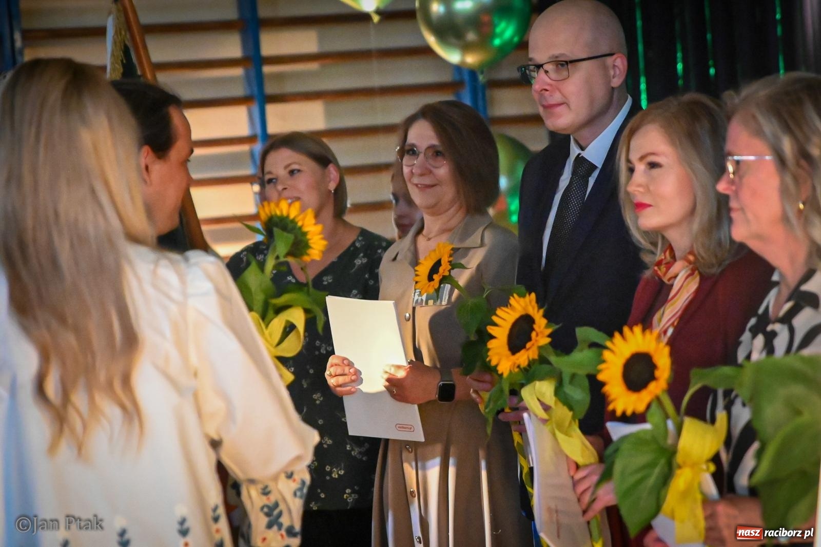 Zdjęcie w galerii na portalu naszraciborz.pl: Miejskie obchody Dnia Edukacji Narodowej. Świętowano w SP 4 [FOTO] wiadomości z regionu