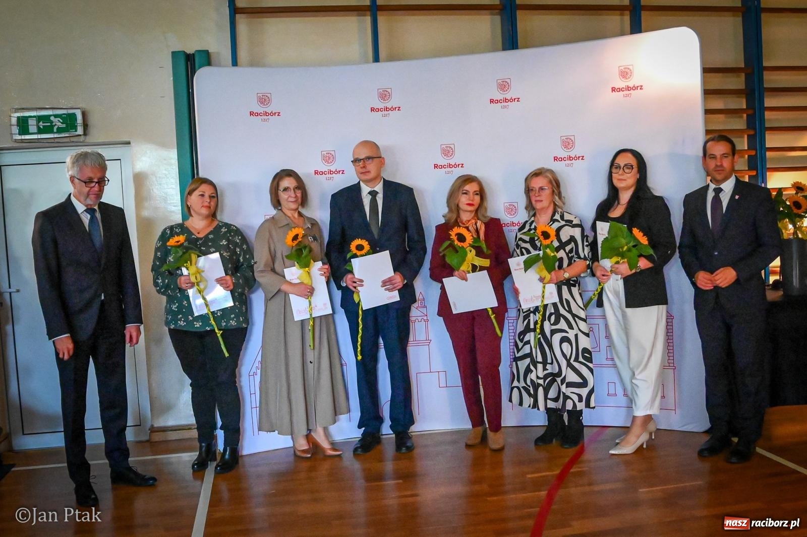 Zdjęcie w galerii na portalu naszraciborz.pl: Miejskie obchody Dnia Edukacji Narodowej. Świętowano w SP 4 [FOTO] wiadomości z regionu