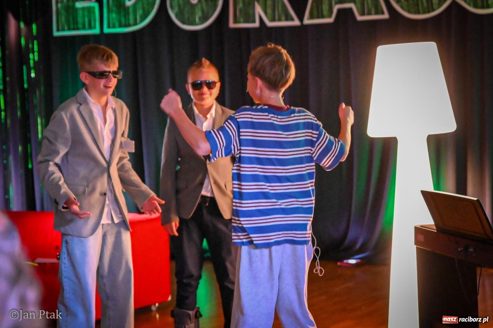 Zdjęcie w galerii na portalu naszraciborz.pl: Miejskie obchody Dnia Edukacji Narodowej. Świętowano w SP 4 [FOTO] wiadomości z regionu