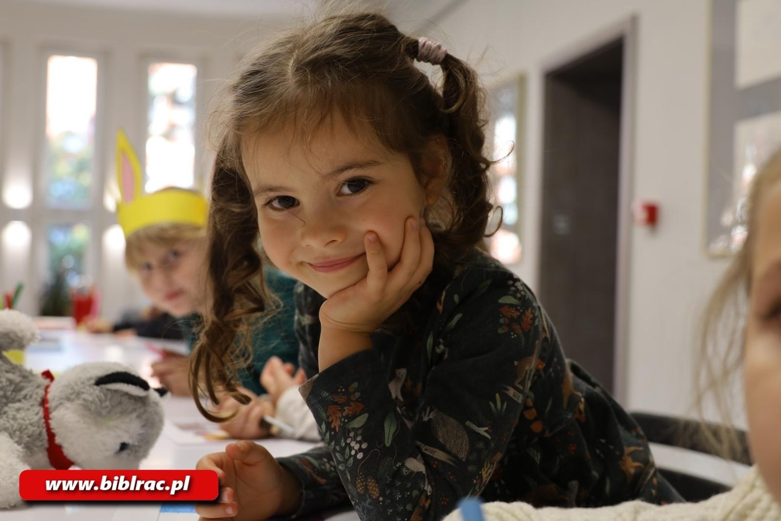 Zdjęcie w galerii na portalu naszraciborz.pl: Kubuś Puchatek świętował 100. urodziny w bibliotece wiadomości z regionu