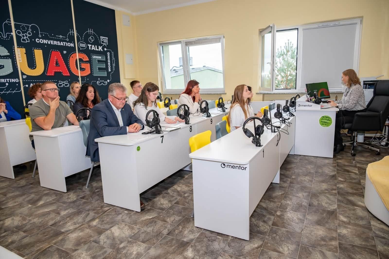 Zdjęcie w galerii na portalu naszraciborz.pl: Nowoczesna pracownia informatyczno-językowa w szkole w Bieńkowicach. Wyposażenie kosztowało 40 tys. zł wiadomości z regionu