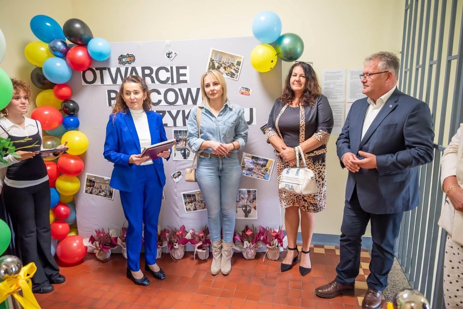 Zdjęcie w galerii na portalu naszraciborz.pl: Nowoczesna pracownia informatyczno-językowa w szkole w Bieńkowicach. Wyposażenie kosztowało 40 tys. zł wiadomości z regionu