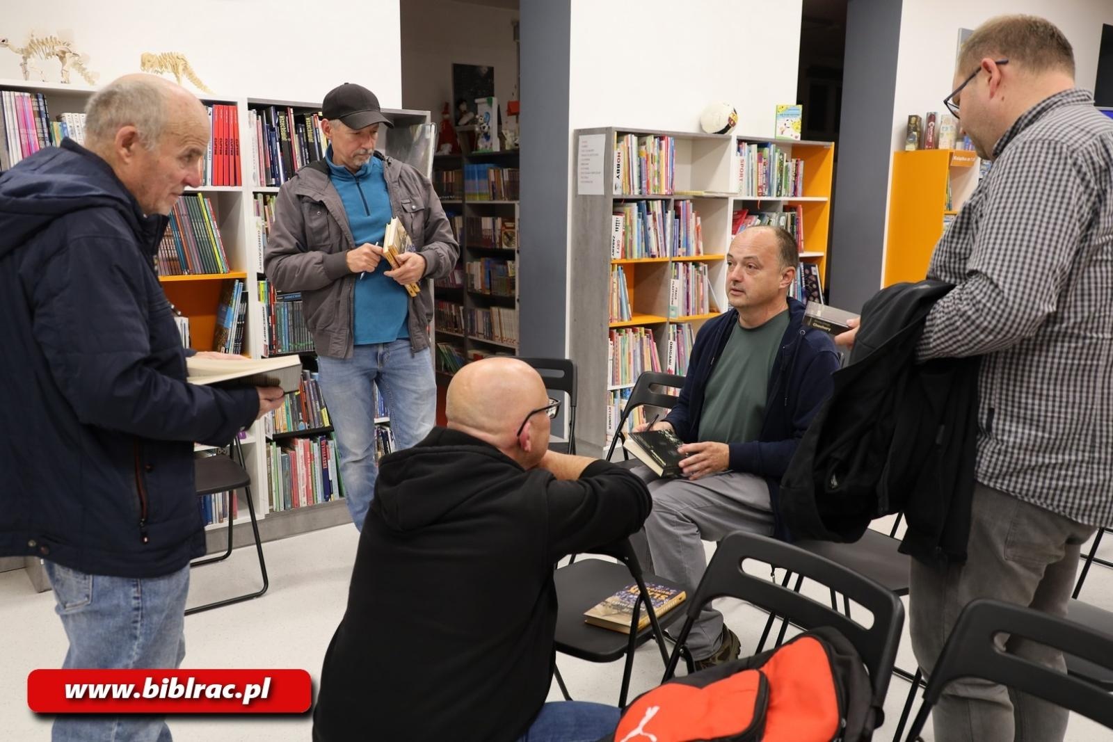 Zdjęcie w galerii na portalu naszraciborz.pl: Śląskość bez uproszczeń. Dariusz Zalega w raciborskiej bibliotece wiadomości z regionu