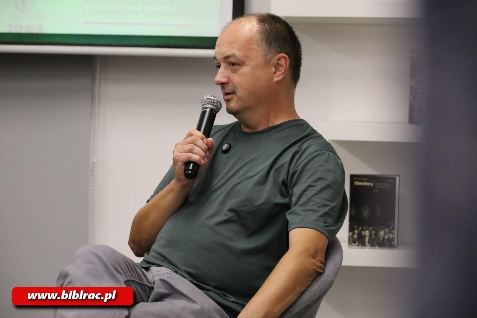 Zdjęcie w galerii na portalu naszraciborz.pl: Śląskość bez uproszczeń. Dariusz Zalega w raciborskiej bibliotece wiadomości z regionu