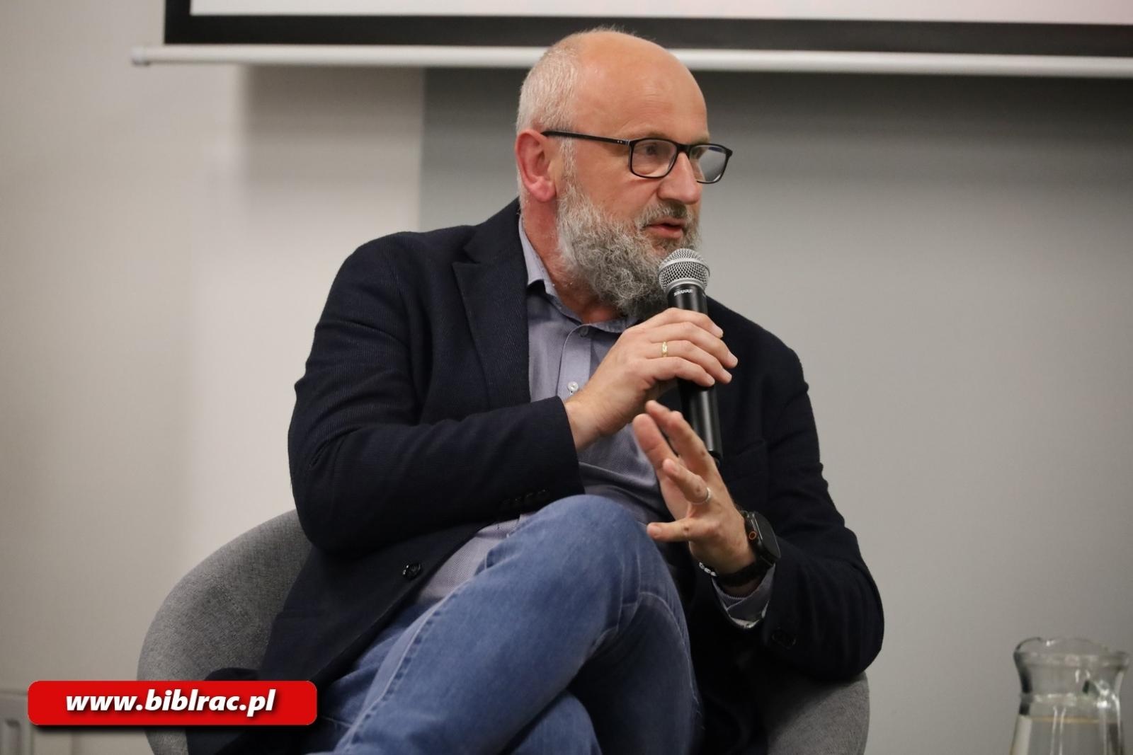 Zdjęcie w galerii na portalu naszraciborz.pl: Śląskość bez uproszczeń. Dariusz Zalega w raciborskiej bibliotece wiadomości z regionu
