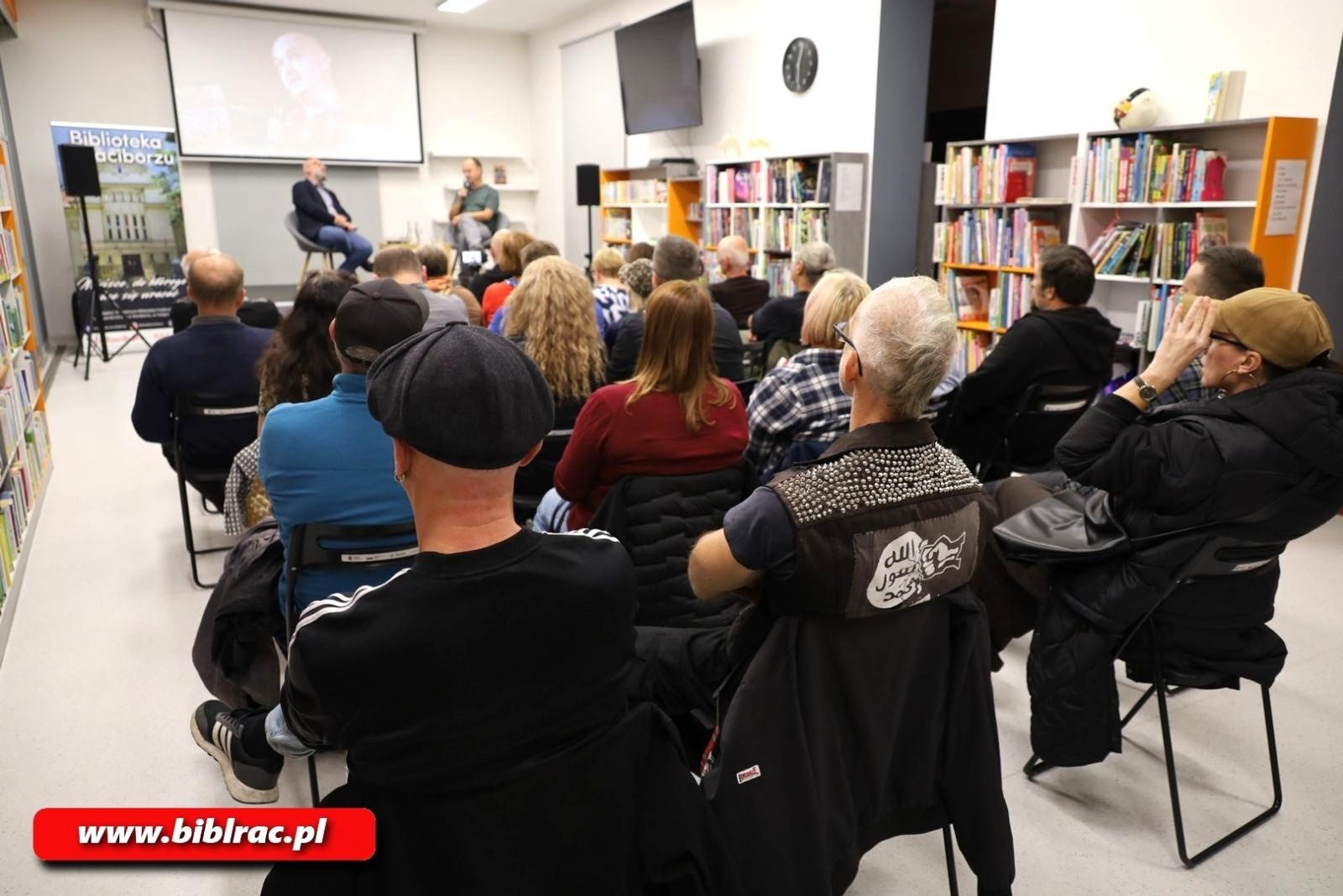 Zdjęcie w galerii na portalu naszraciborz.pl: Śląskość bez uproszczeń. Dariusz Zalega w raciborskiej bibliotece wiadomości z regionu