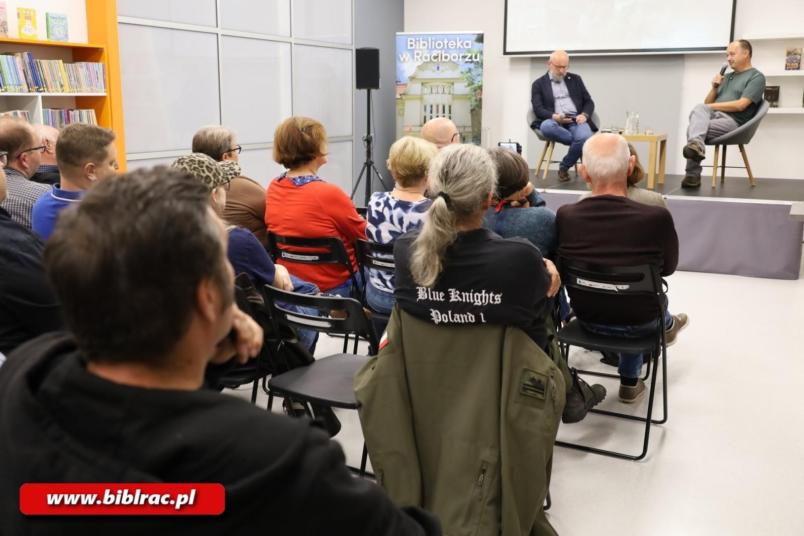 Zdjęcie w galerii na portalu naszraciborz.pl: Śląskość bez uproszczeń. Dariusz Zalega w raciborskiej bibliotece wiadomości z regionu