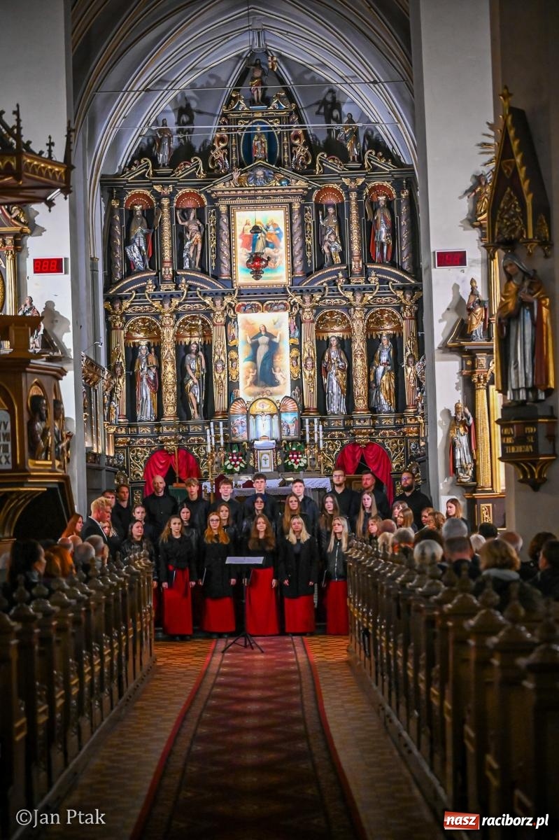 Zdjęcie w galerii na portalu naszraciborz.pl: Muzyka chóralna i organy w raciborskiej farze. Koncert festiwalu Fide et Amore wiadomości z regionu