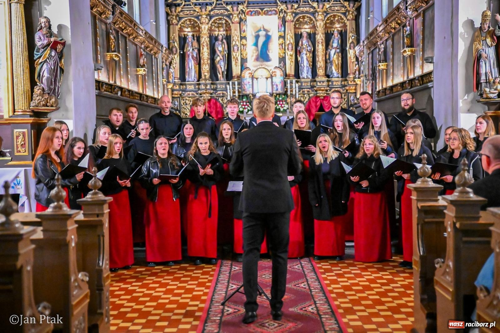 Zdjęcie w galerii na portalu naszraciborz.pl: Muzyka chóralna i organy w raciborskiej farze. Koncert festiwalu Fide et Amore wiadomości z regionu