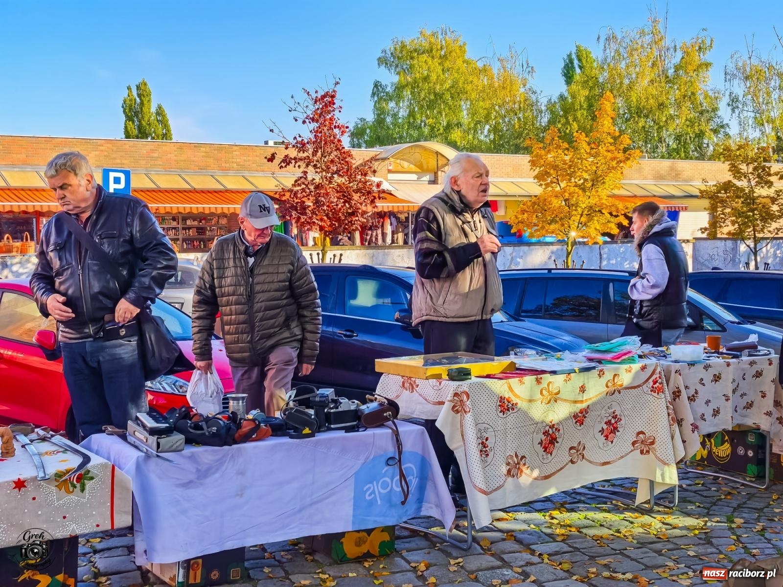 Zdjęcie w galerii na portalu naszraciborz.pl: Obrazy, antyki i winyle. Raciborski Targ Staroci przyciągnął miłośników starych przedmiotów [FOTO] wiadomości z regionu