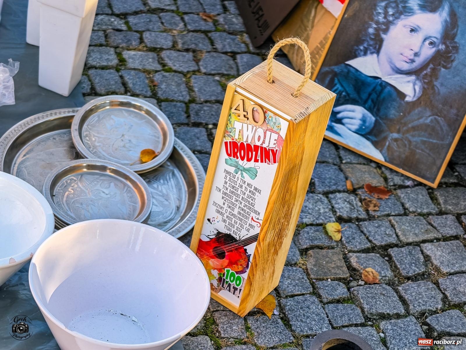Zdjęcie w galerii na portalu naszraciborz.pl: Obrazy, antyki i winyle. Raciborski Targ Staroci przyciągnął miłośników starych przedmiotów [FOTO] wiadomości z regionu